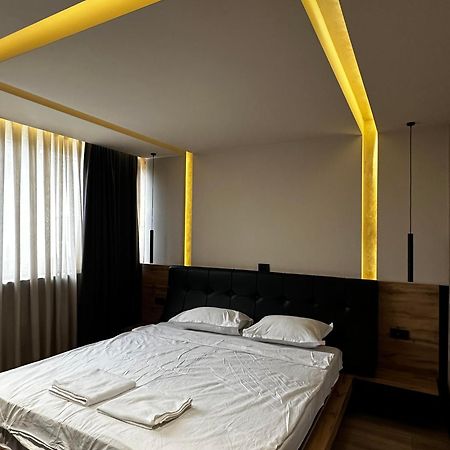 Zet Apartments - Bedroom & Bathroom พริสตีนา ภายนอก รูปภาพ