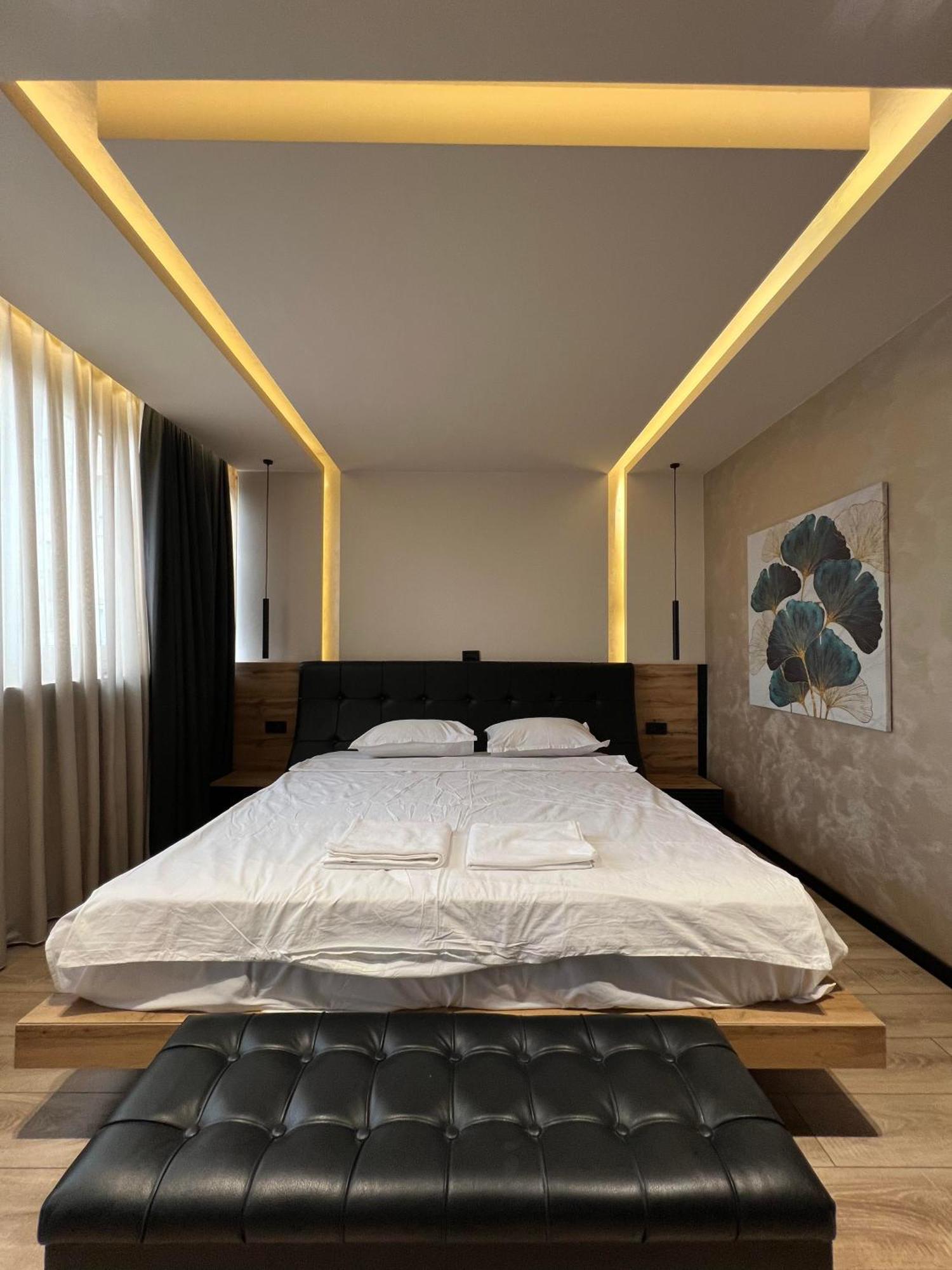 Zet Apartments - Bedroom & Bathroom พริสตีนา ภายนอก รูปภาพ