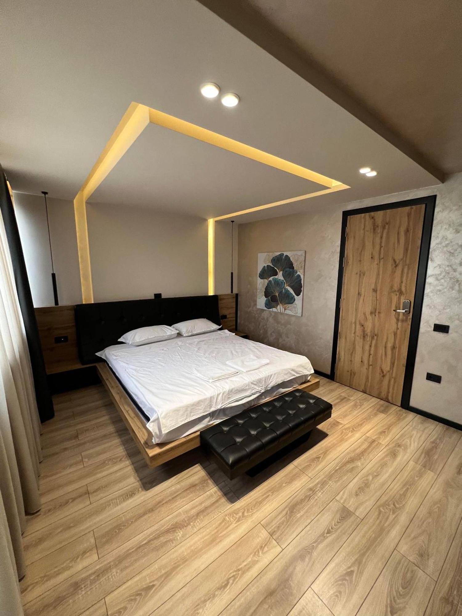 Zet Apartments - Bedroom & Bathroom พริสตีนา ภายนอก รูปภาพ