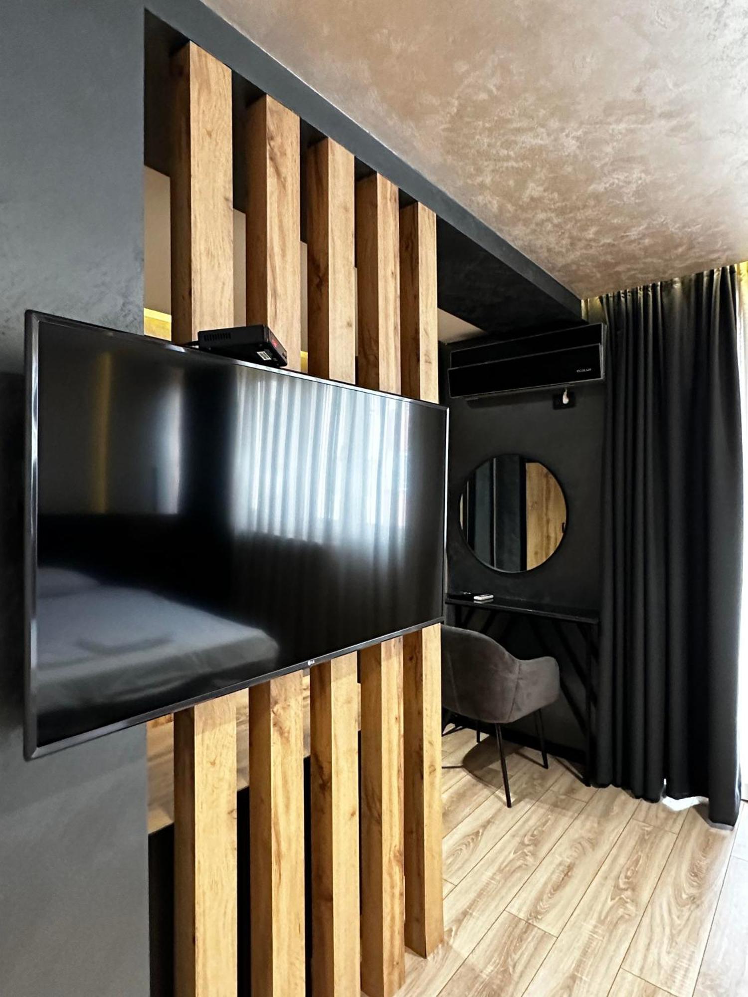 Zet Apartments - Bedroom & Bathroom พริสตีนา ภายนอก รูปภาพ