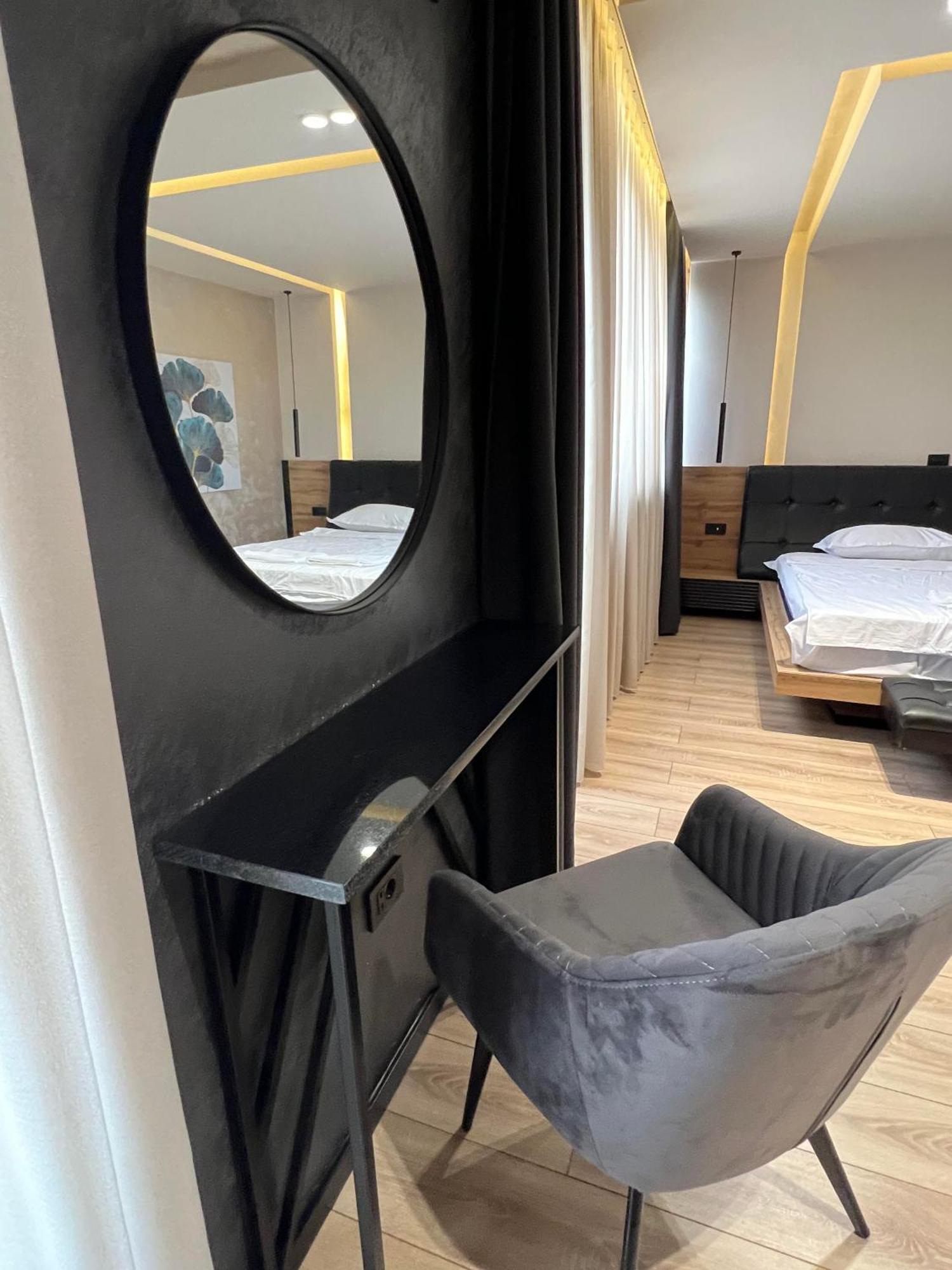 Zet Apartments - Bedroom & Bathroom พริสตีนา ภายนอก รูปภาพ