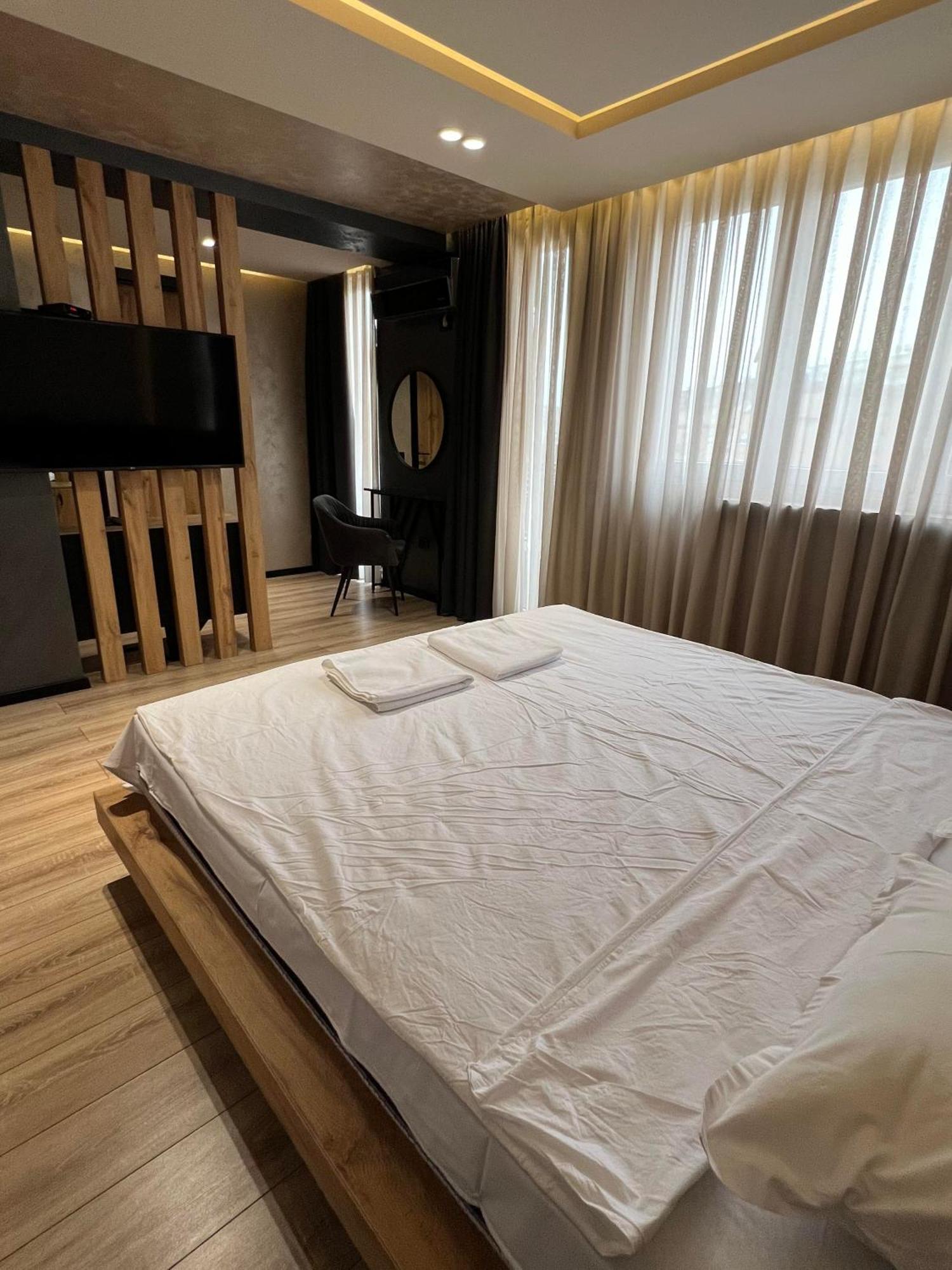 Zet Apartments - Bedroom & Bathroom พริสตีนา ภายนอก รูปภาพ