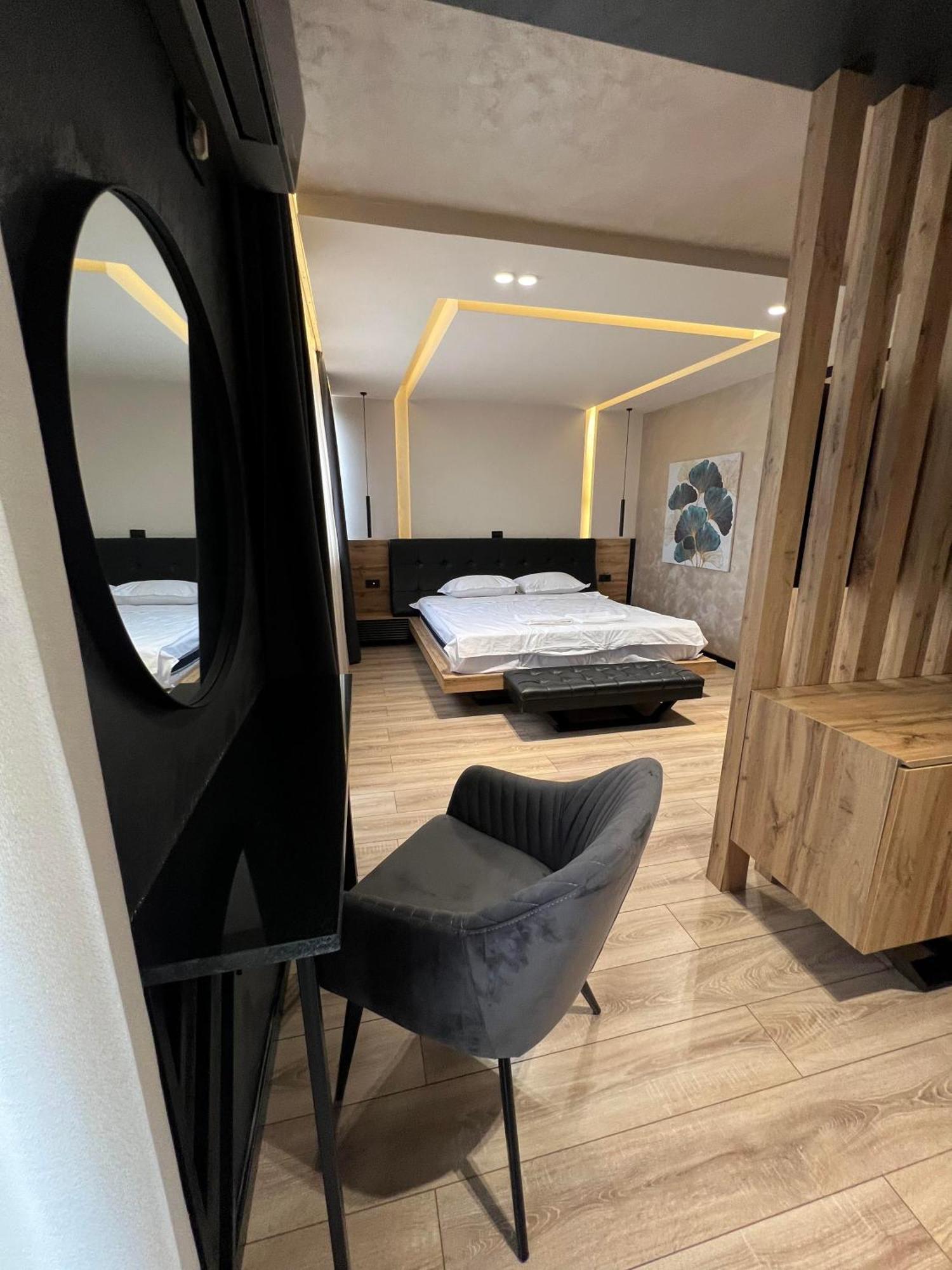 Zet Apartments - Bedroom & Bathroom พริสตีนา ภายนอก รูปภาพ