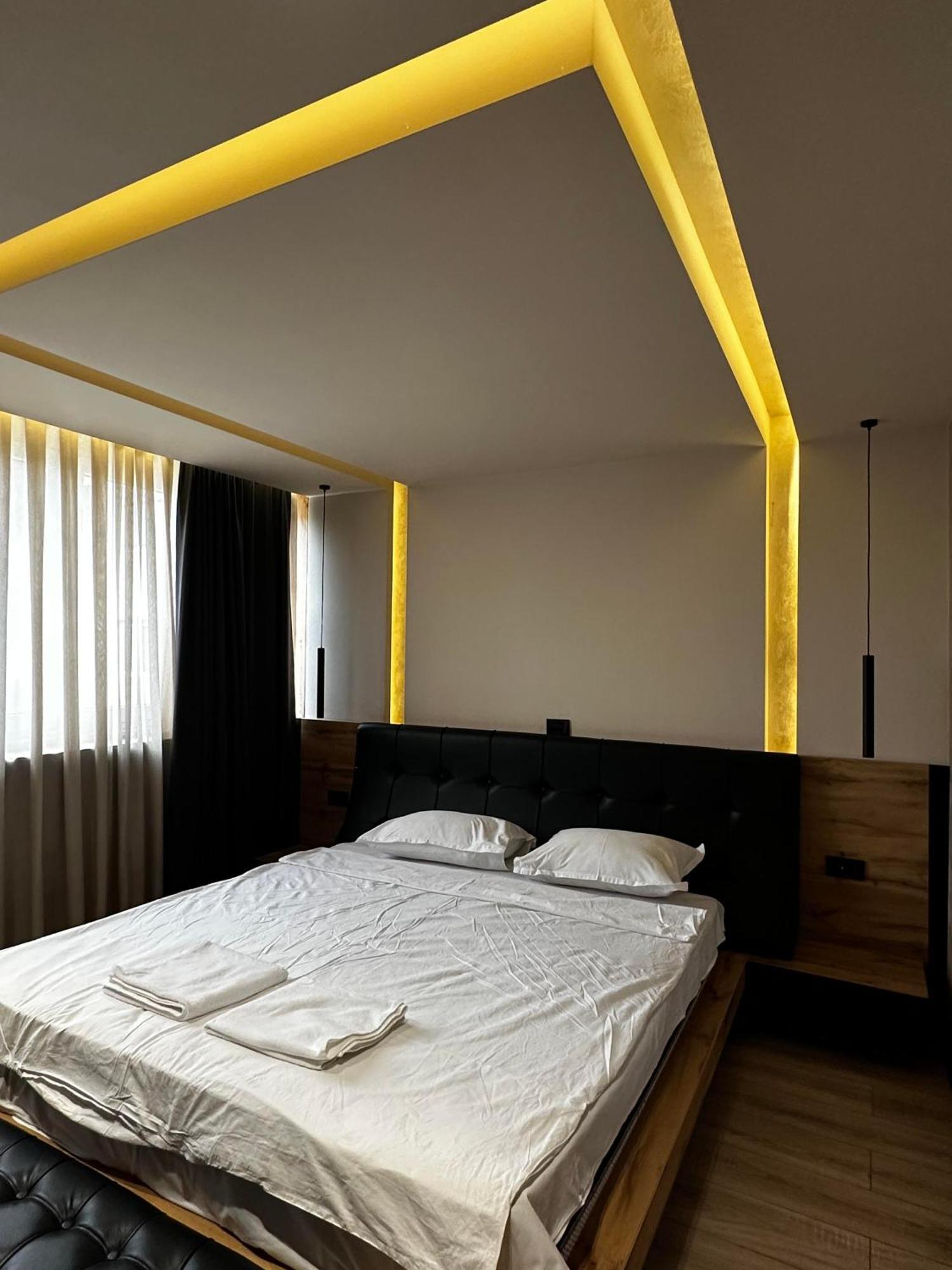 Zet Apartments - Bedroom & Bathroom พริสตีนา ภายนอก รูปภาพ