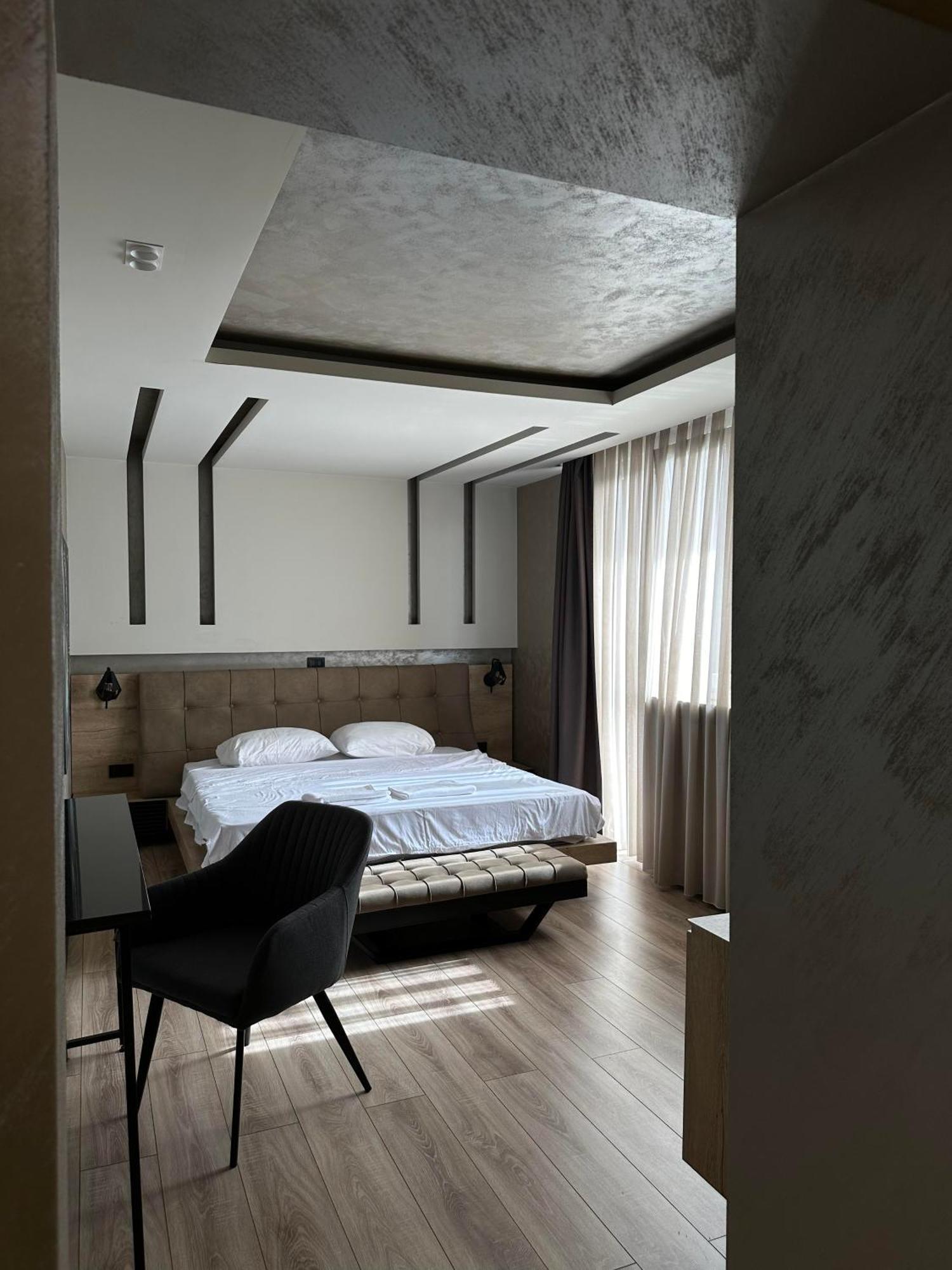 Zet Apartments - Bedroom & Bathroom พริสตีนา ภายนอก รูปภาพ