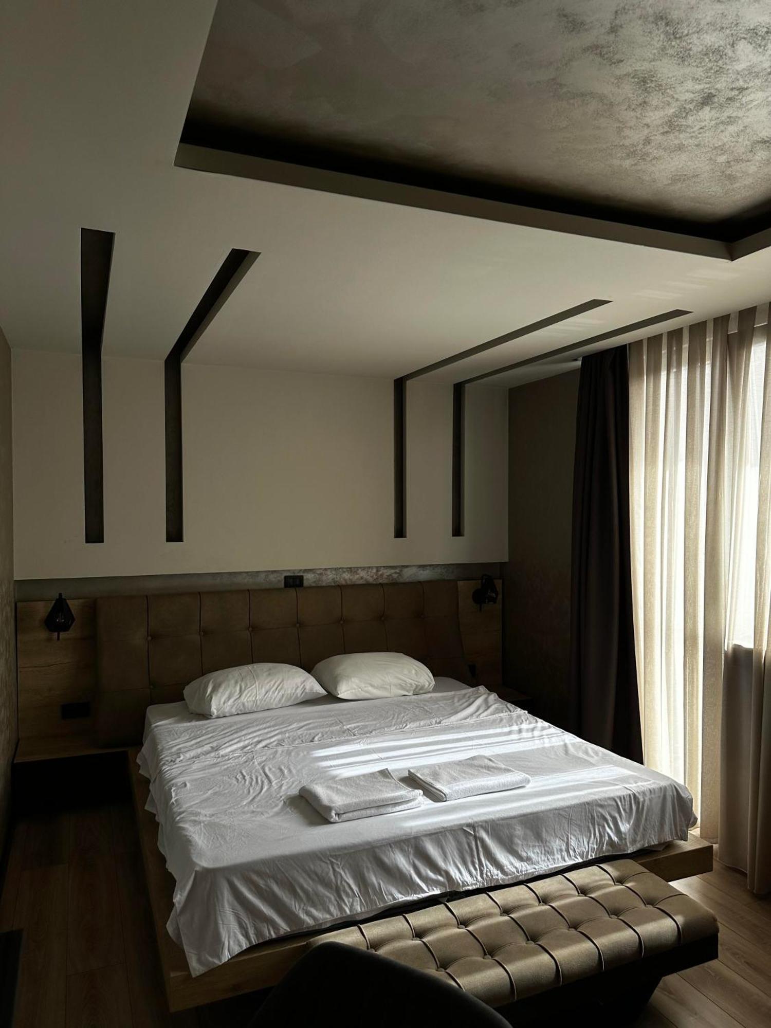 Zet Apartments - Bedroom & Bathroom พริสตีนา ภายนอก รูปภาพ