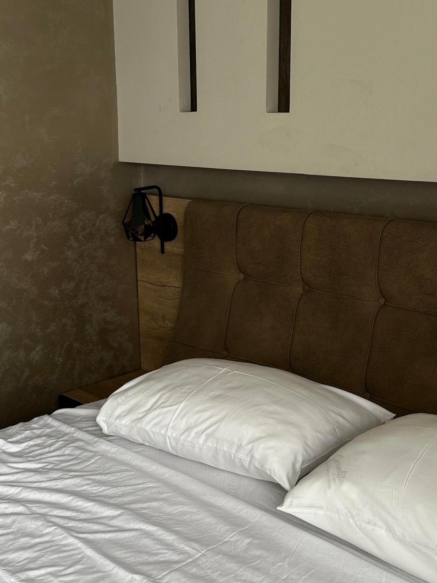 Zet Apartments - Bedroom & Bathroom พริสตีนา ภายนอก รูปภาพ