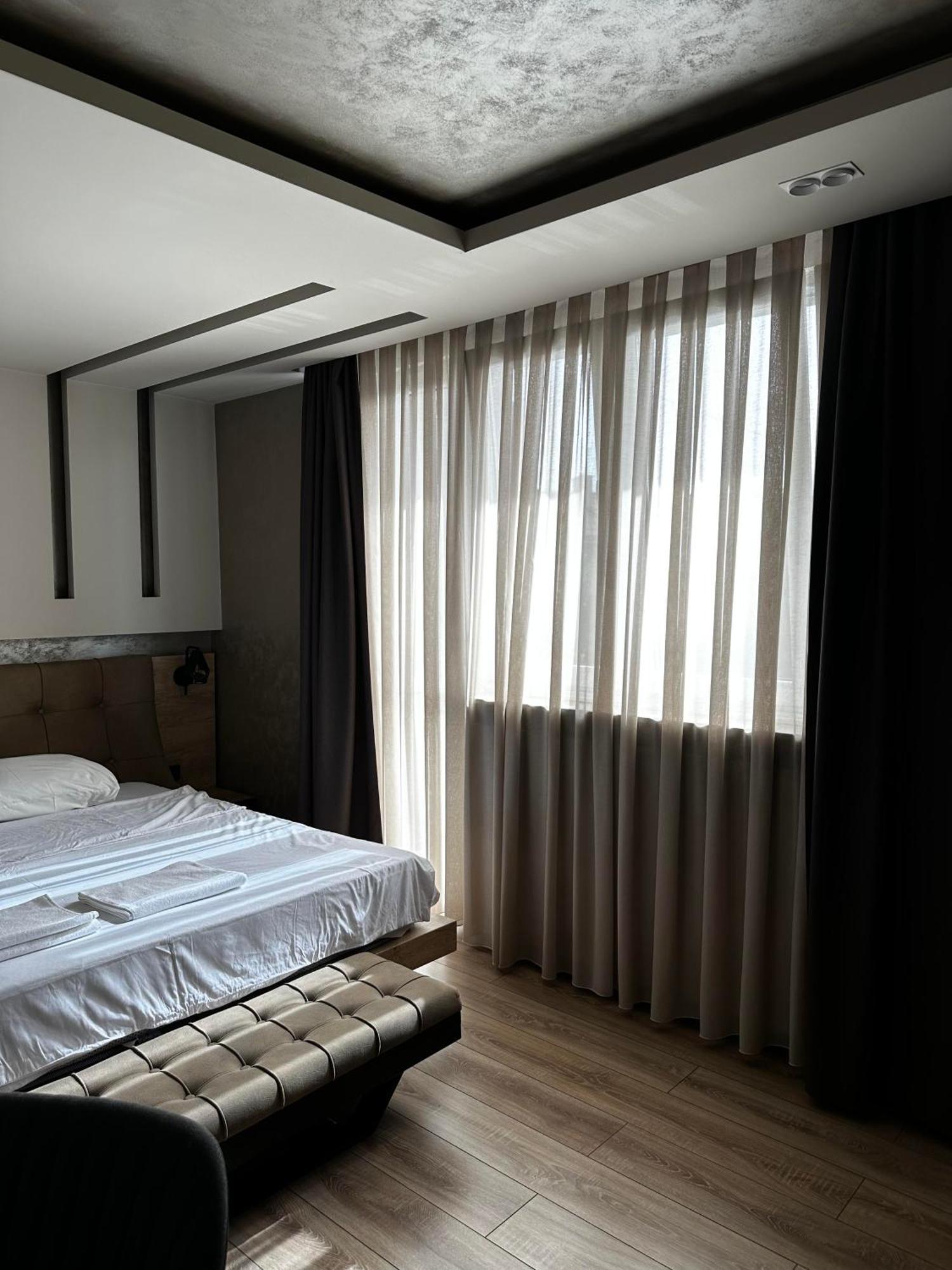 Zet Apartments - Bedroom & Bathroom พริสตีนา ภายนอก รูปภาพ